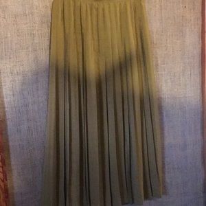 Pleated skirt